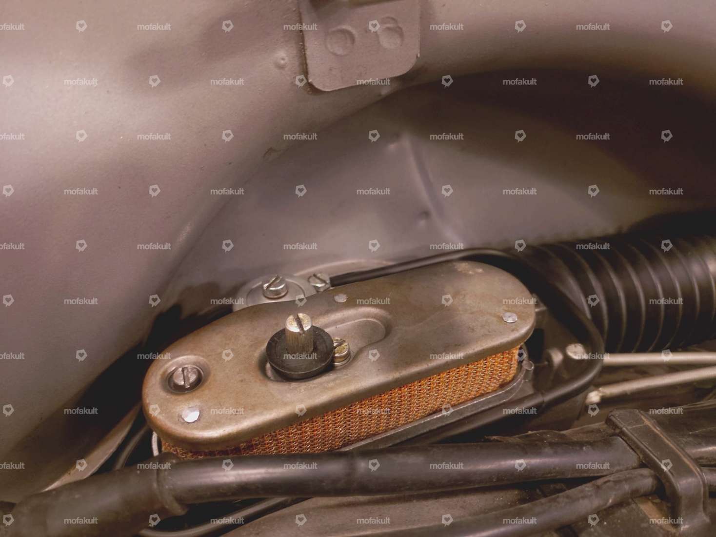 Rubber idle throttle screw carburetor sump cover | Vespa Largeframe Carousel Image 3