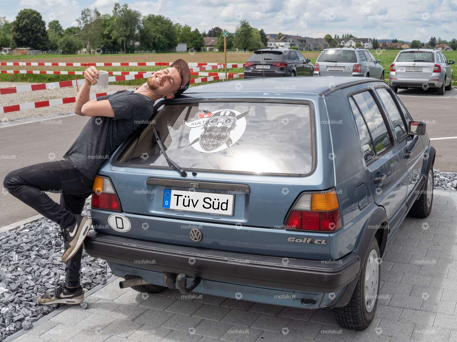 Sticker "bearded Bernhard" Ø 34 cm rear window car Carousel Image 2